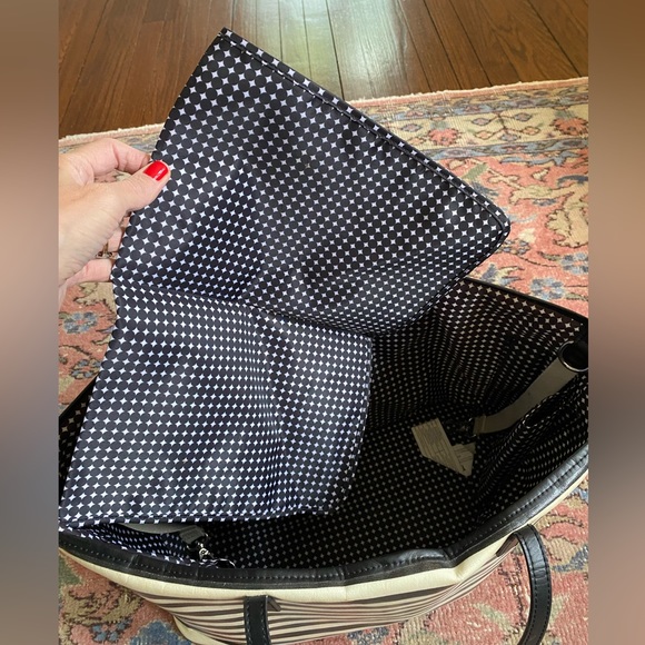 Dwell studio tote/diaper bag, good used condition - Picture 3 of 7